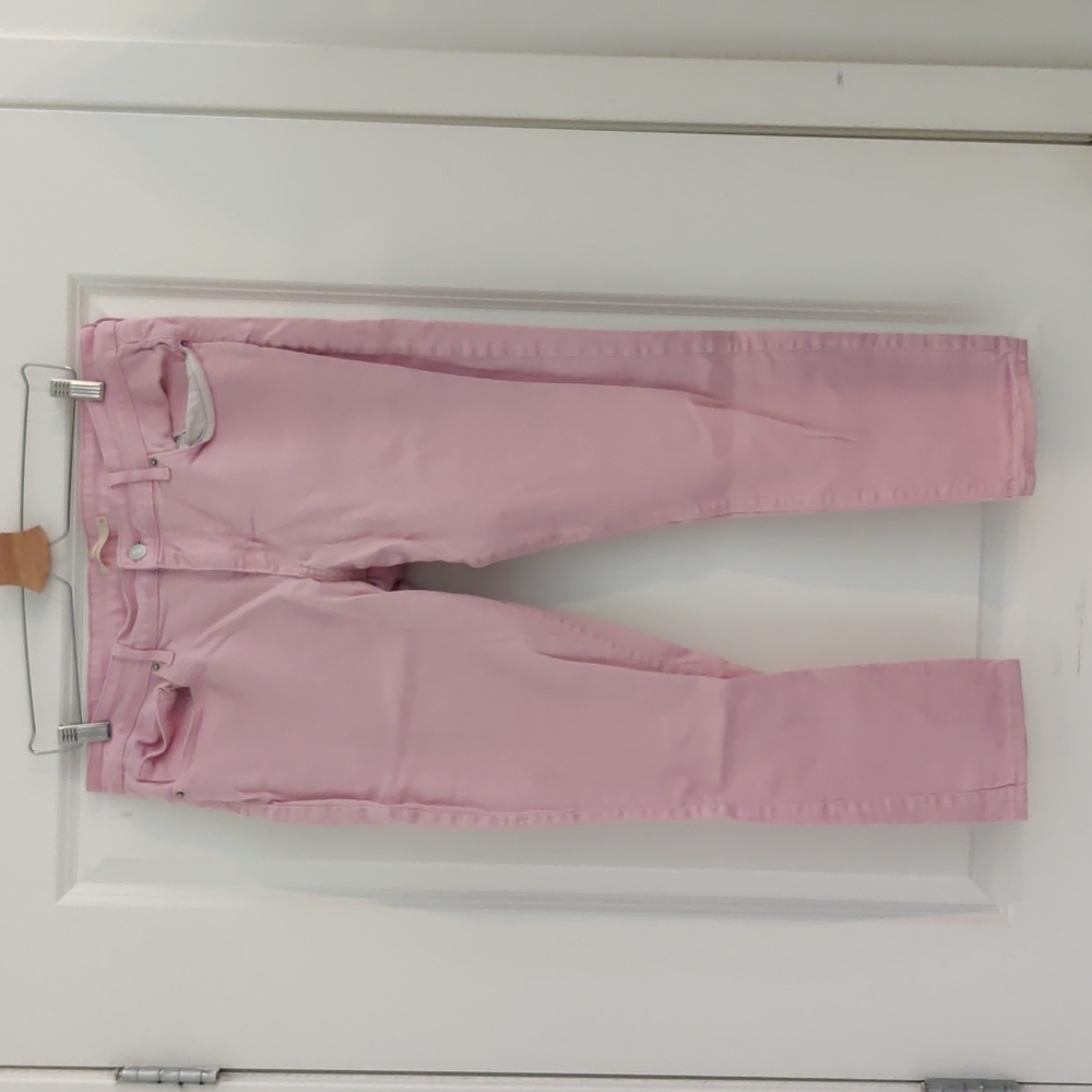 EUC Levi's Baby Pink 711 Skinny Jeans, Size 33